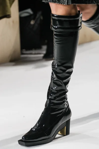 Look 30
